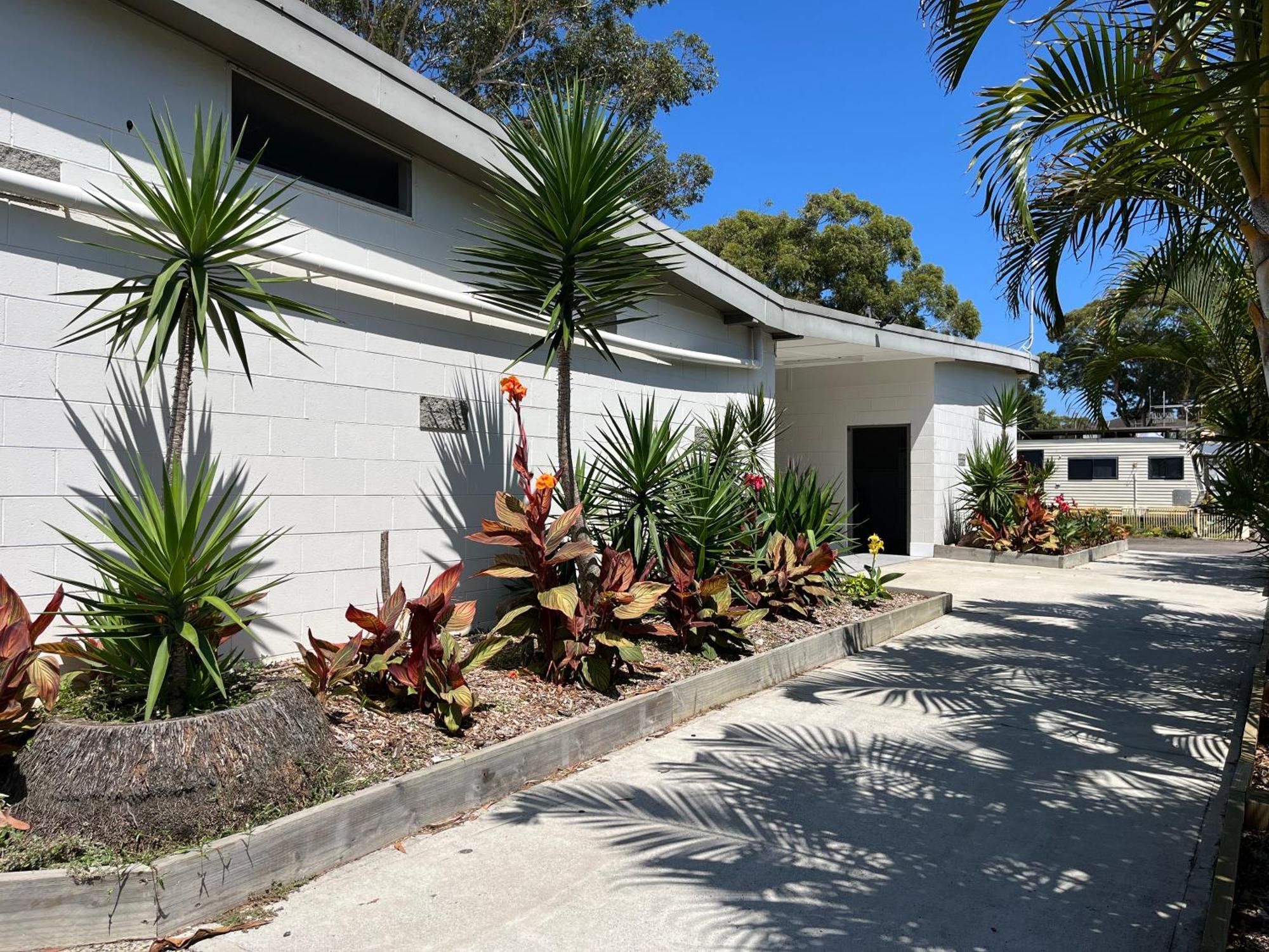 Shelly Beach Holiday Park Entrance Exterior foto